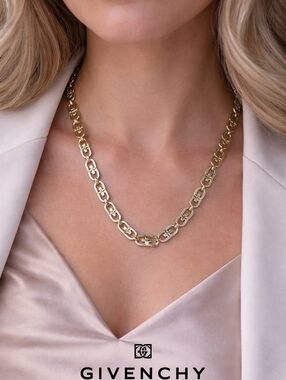⭐️Givenchy GG Logo Iconic Golden Chain Link Necklace